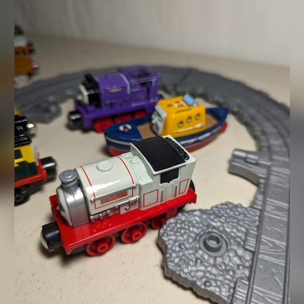 Thomas & Friends Train lot - Picture 5 of 12